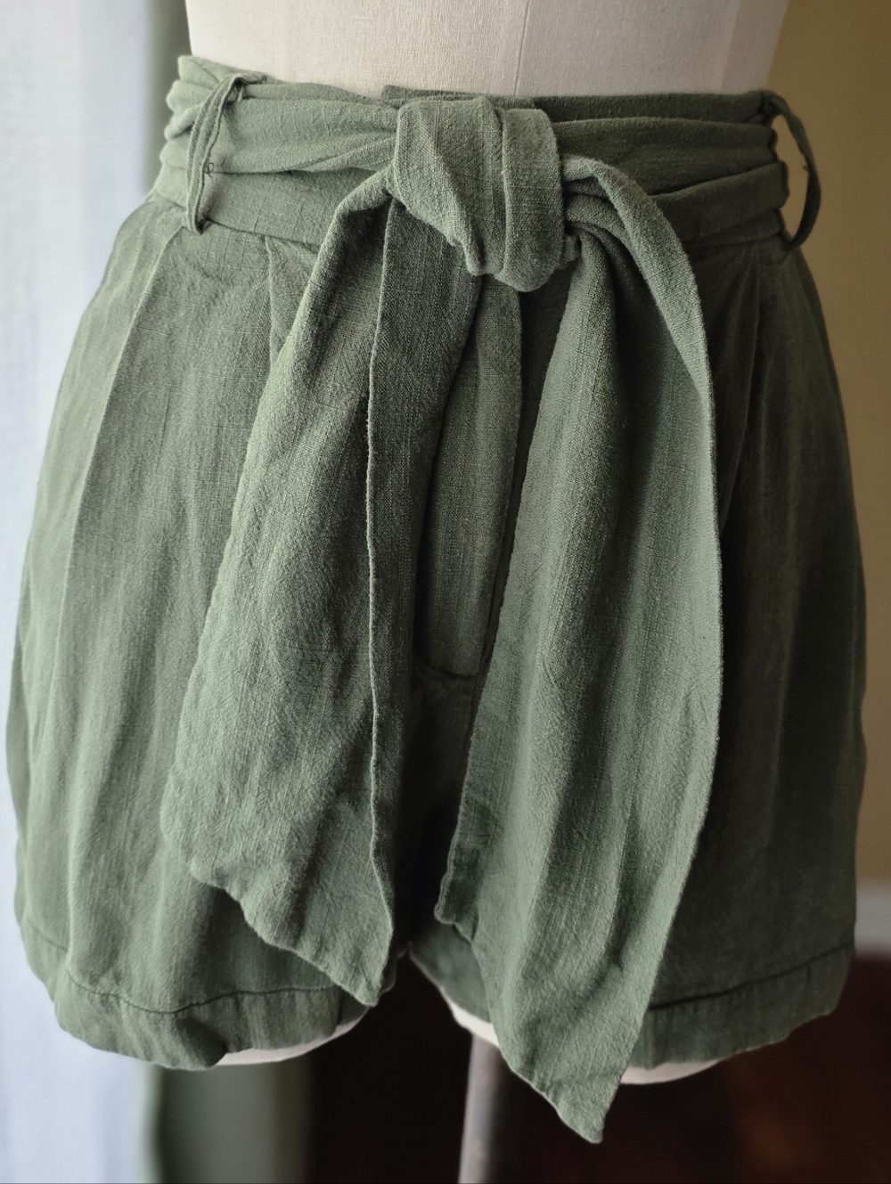 ASOS Army Green Linen Look Lightweight Belted Shorts Women's Size 0